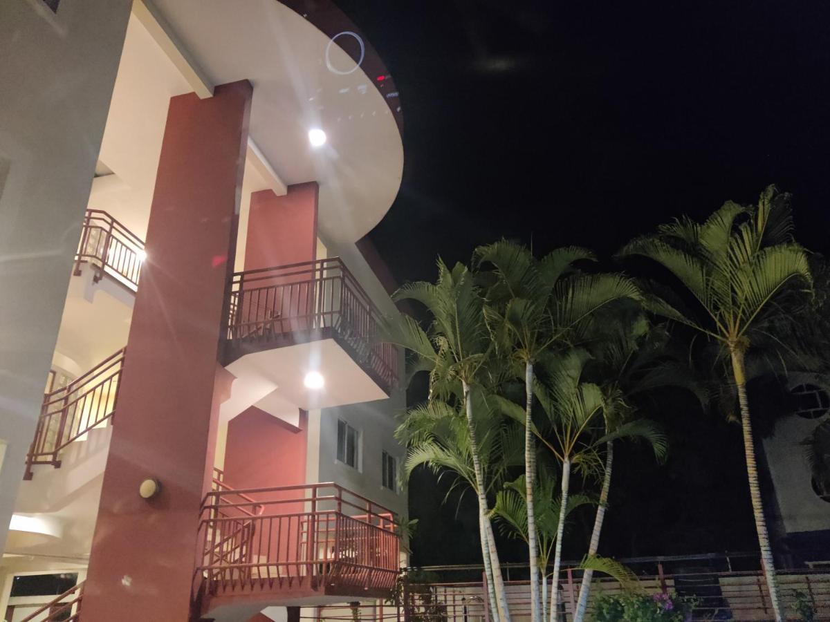 Ashiana Oceanside Apartment Flic en Flac Exterior photo