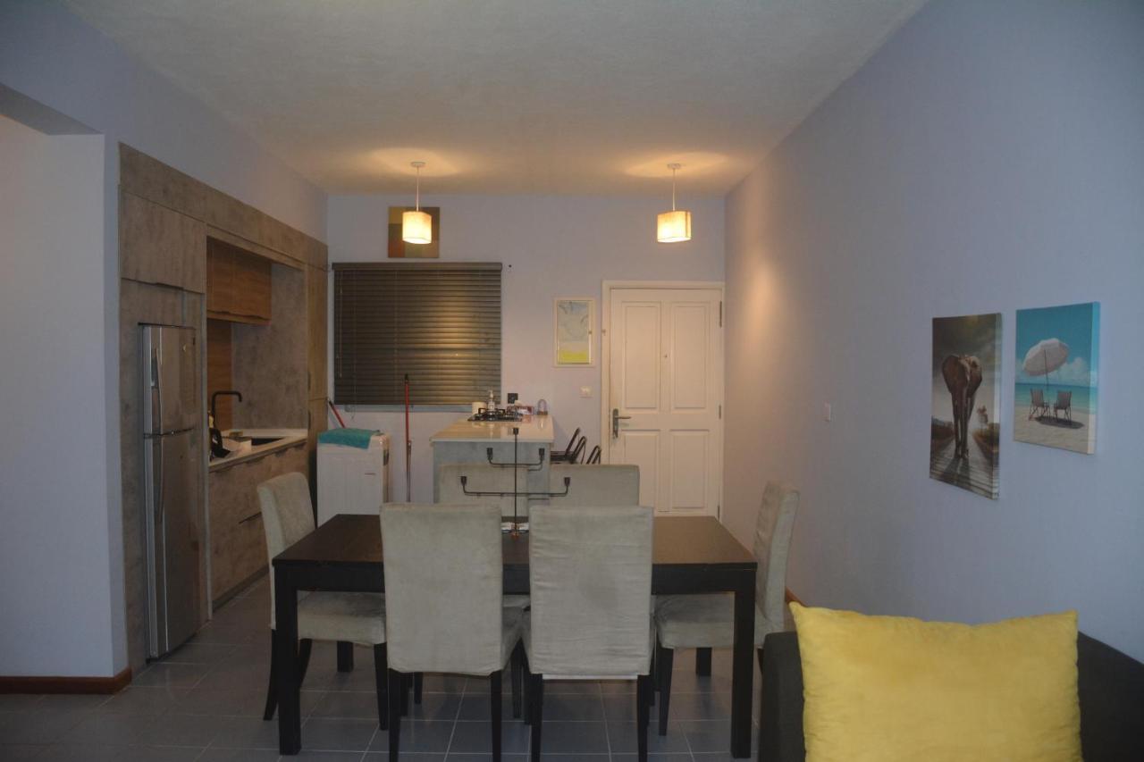 Ashiana Oceanside Apartment Flic en Flac Exterior photo